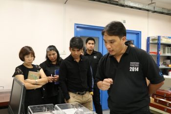 เยี่ยมชมห้องปฏิบัติการมิติ