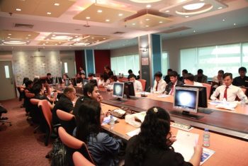 บรรยายกาศในห้องประชุม