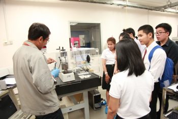 เยี่ยมชมห้องปฏิบัติการมิติ