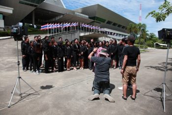 พนักงาน มว. ร่วมถ่ายทำรายการ สกู๊ปพิเศษ โครงการ "คนไทยทำได้" ออกอากาศในรายการ เช้านี้ที่หมอชิต