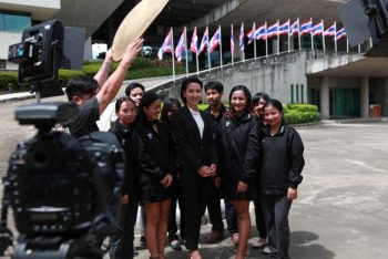 พนักงาน มว. ร่วมถ่ายทำรายการ สกู๊ปพิเศษ