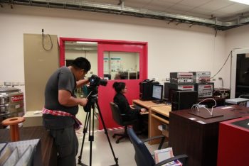 เก็บบรรยากาศภายในห้องปฏิบัติการต่างๆ ของ มว.